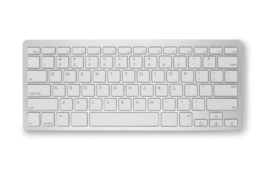 Close up keyboard isolated on white background with clipping path. keyboard di cut with path simply use to create your any design.